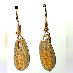 Beautiful seashell dangle earrings for girls and women